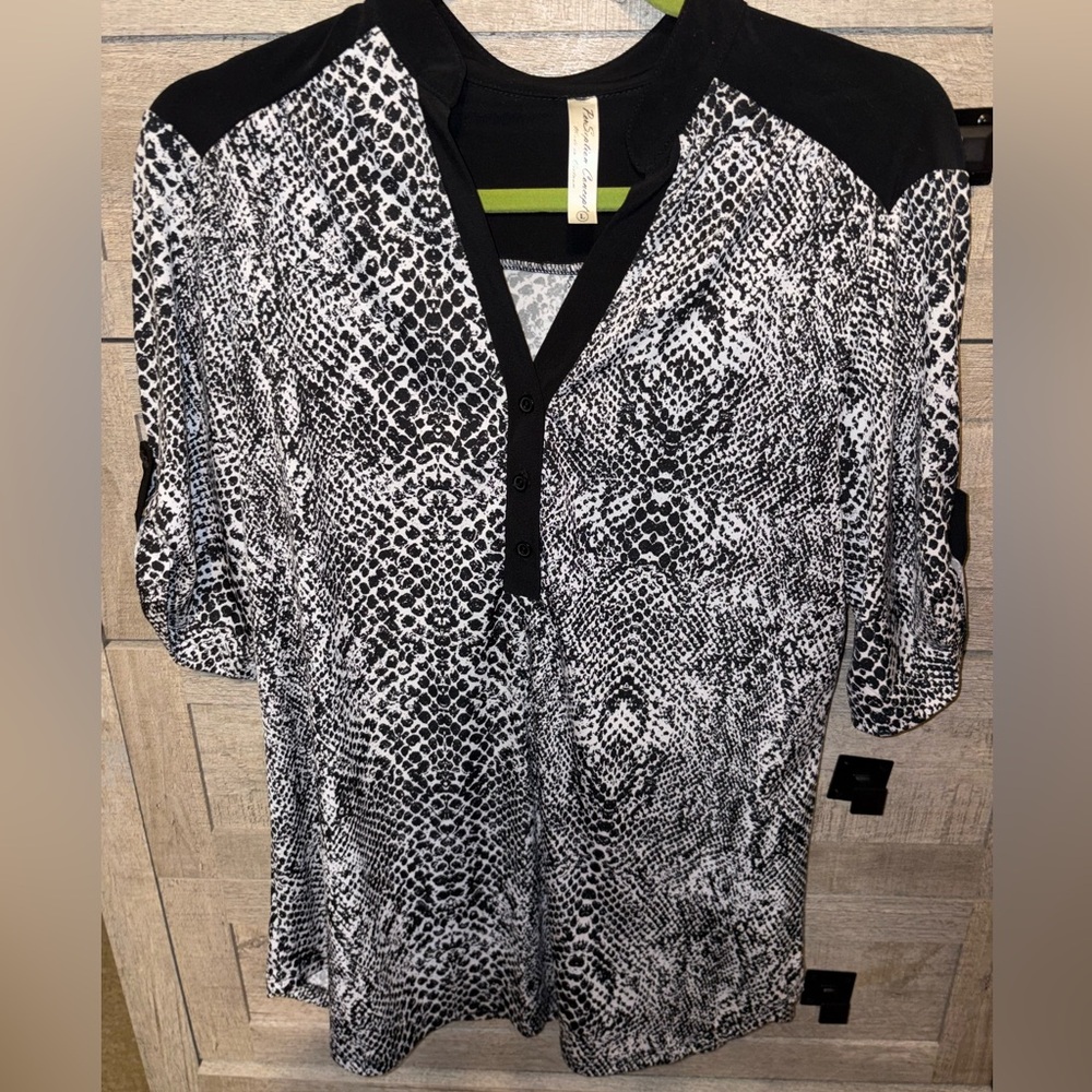 Woven Black & White Snake Print V-Neck Blouse